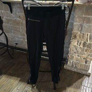 Athleta Size 0 Trekkie pant- Like new